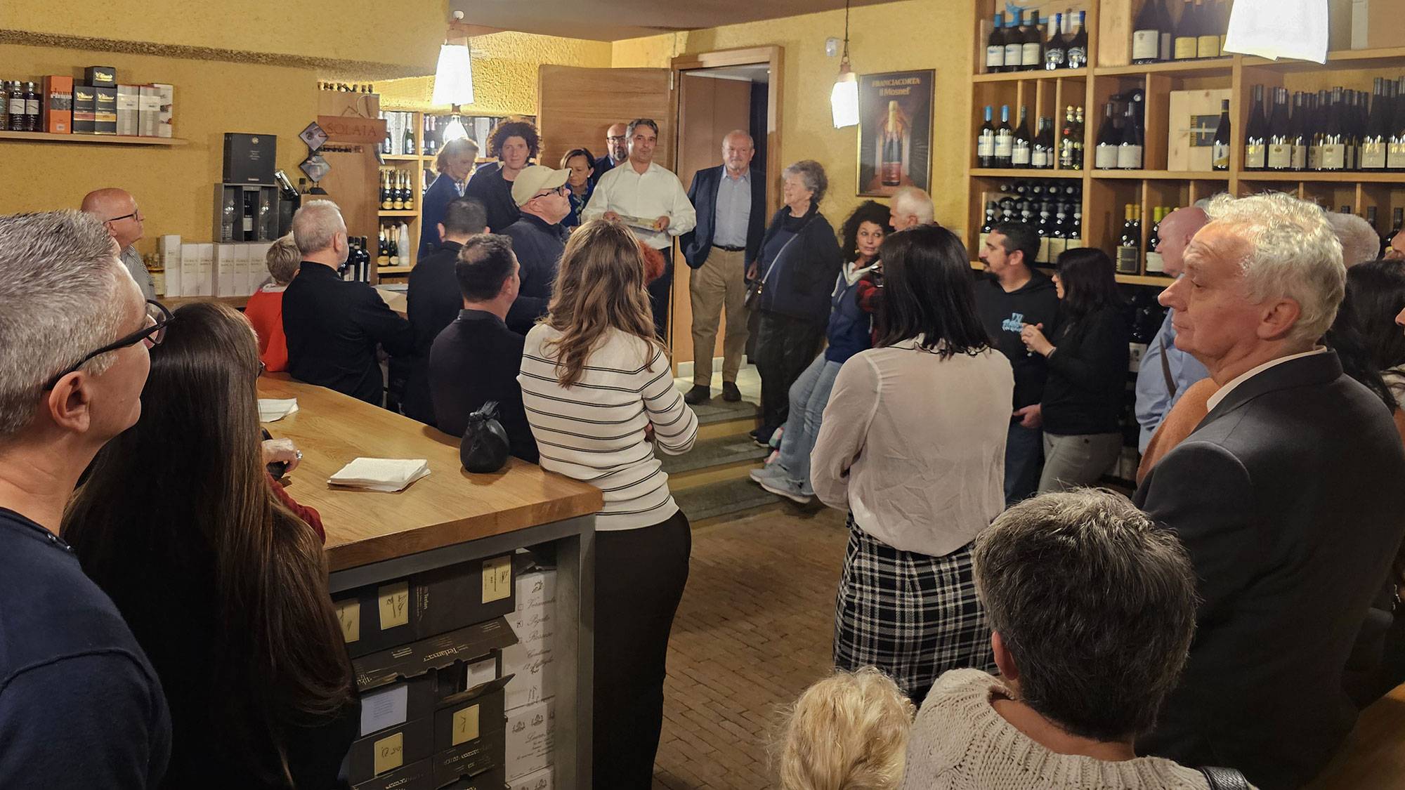 ristorante-pizzeria-da-rosa-cantu-como-eventi-aziendali-cantina