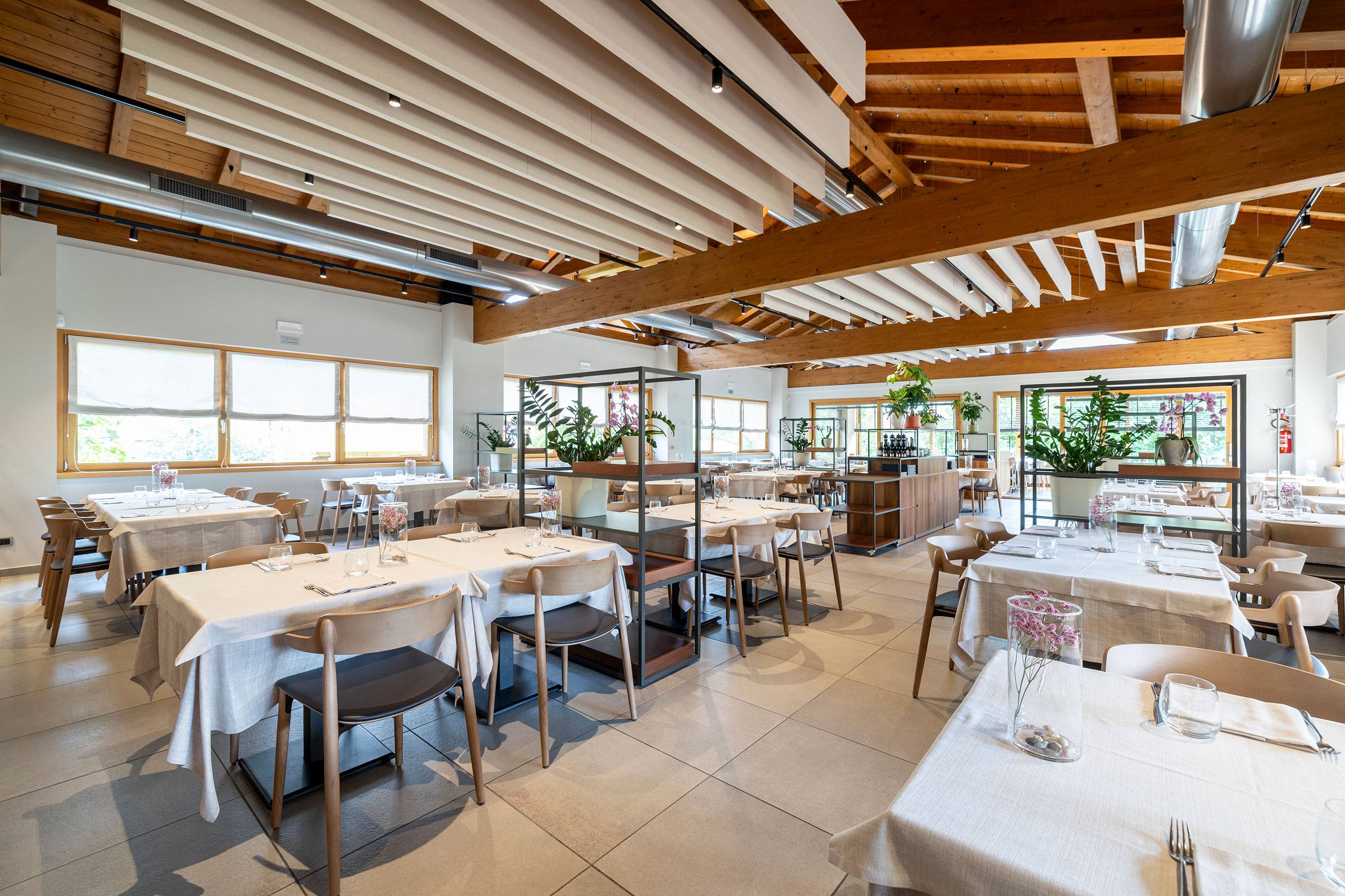 da-rosa-pizzeria-cantu-provincia-como-tavoli